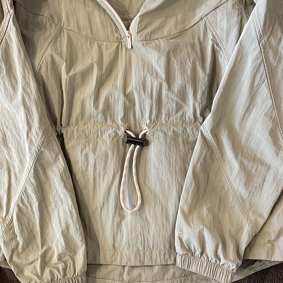 Size 4 lululemon nylon pullover - Picture 3 of 4